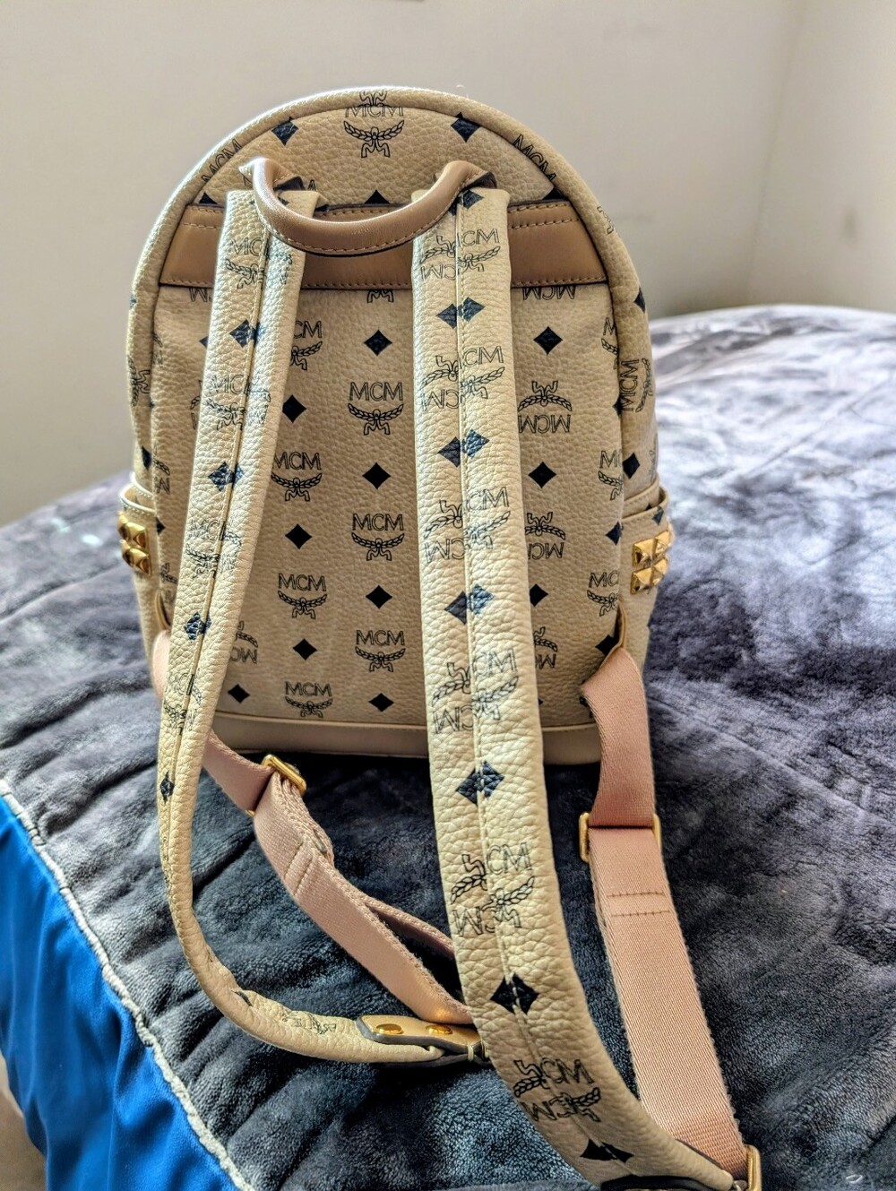 MCM Beige Visetos Side Studs Stark Medium Backpack with Black Logo Print - Picture 4 of 15